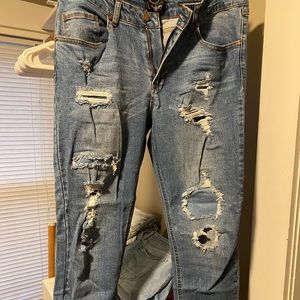 Distressed skinny jeans